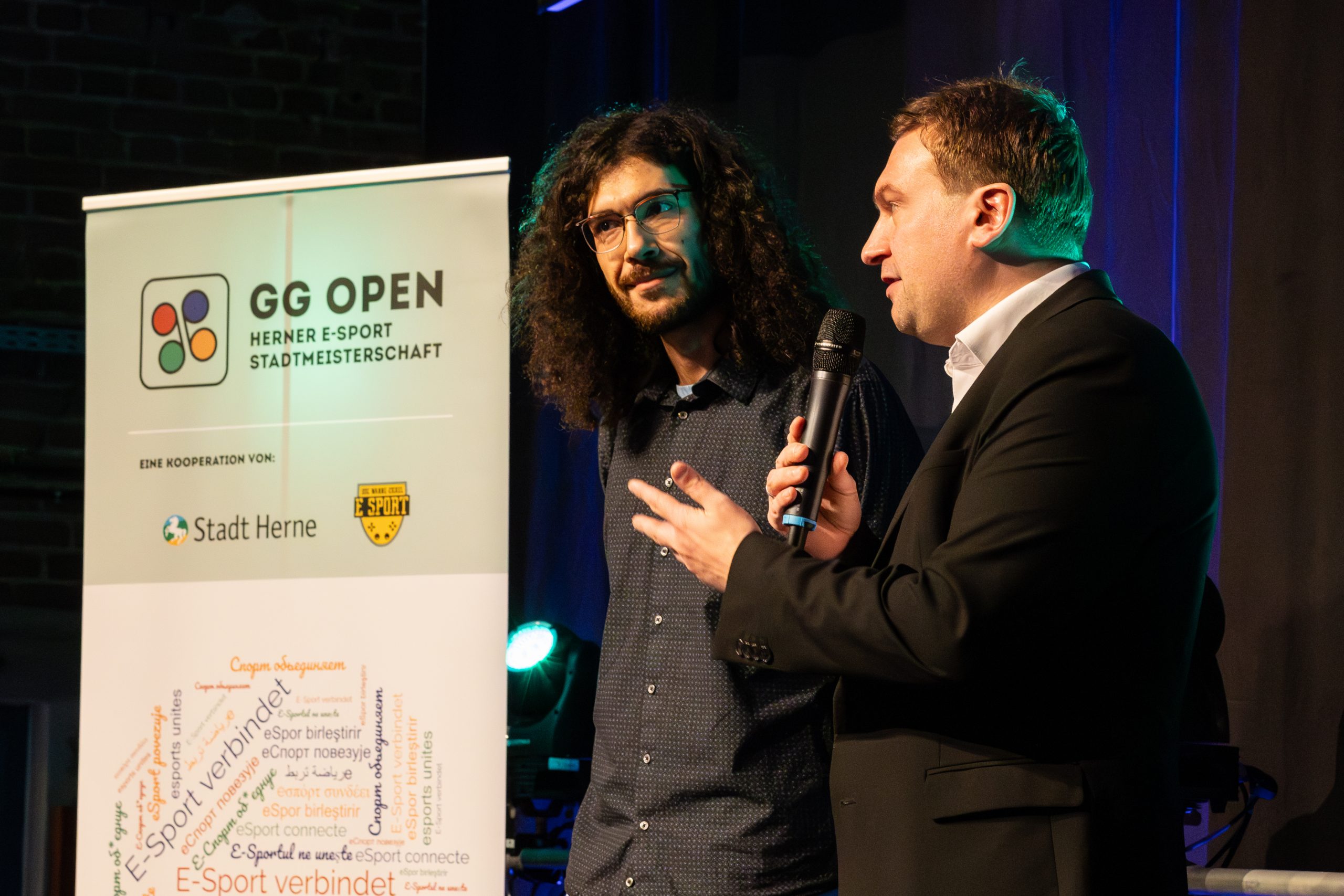 Diese Foto ist Urheberrechtlich geschützt und darf nur mit Erlaubnis des Urhebers und unter Angabe des Copyrights „© Jonas Richter“ veröffentlicht werden.

Das Foto darf im Rahmen der redaktionellen Arbeit bearbeitet werden. Diese Bearbeitung umfasst lediglich das Zuschneiden.