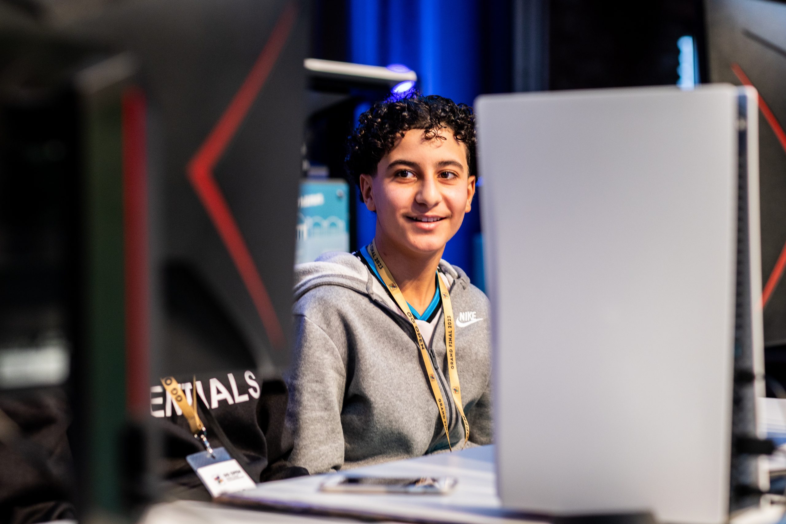 Diese Foto ist Urheberrechtlich geschützt und darf nur mit Erlaubnis des Urhebers und unter Angabe des Copyrights „© Jonas Richter“ veröffentlicht werden.

Das Foto darf im Rahmen der redaktionellen Arbeit bearbeitet werden. Diese Bearbeitung umfasst lediglich das Zuschneiden.